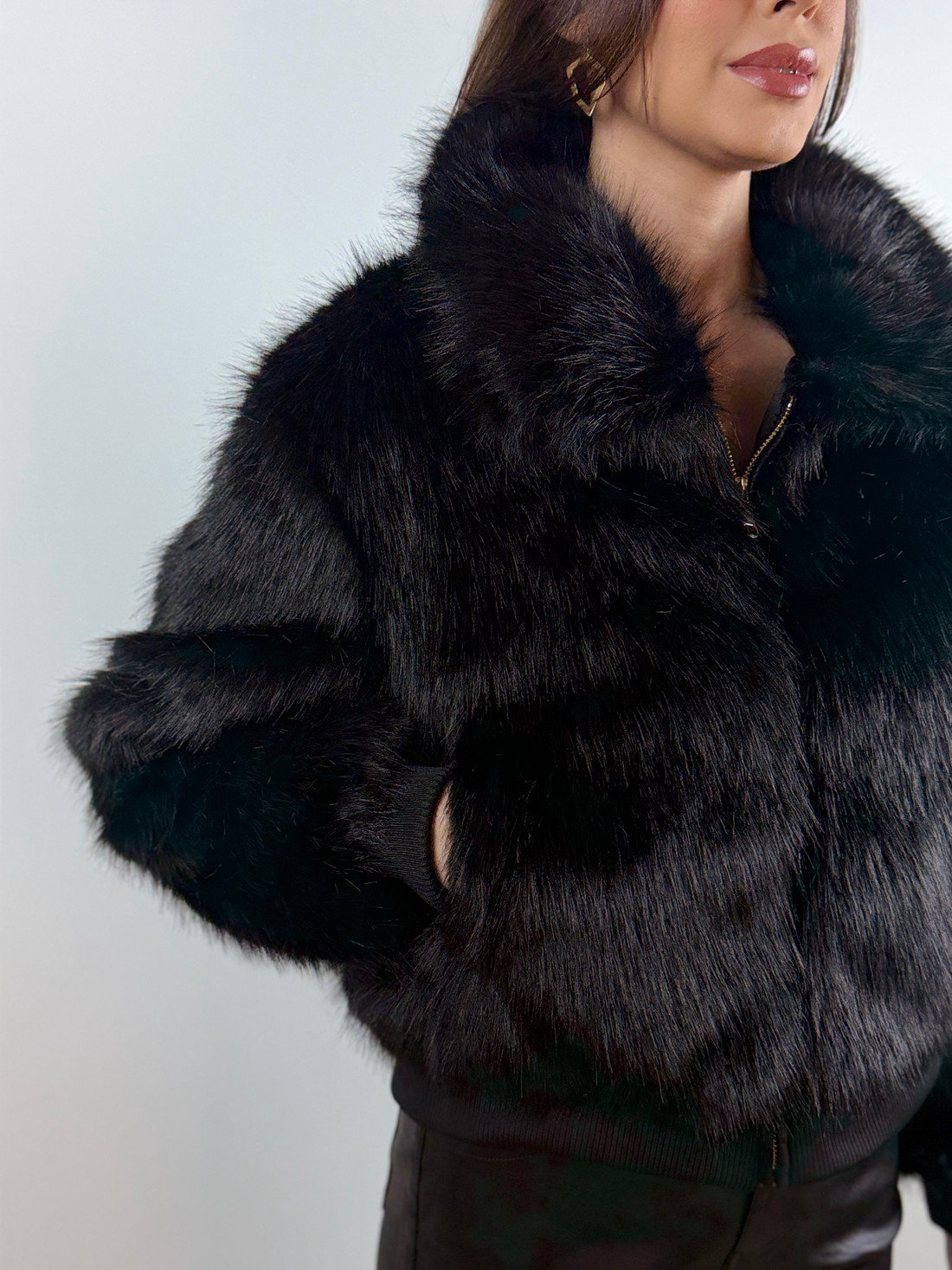 Casaco de pelo com bolsos preto Casaco de pelo com bolsos preto