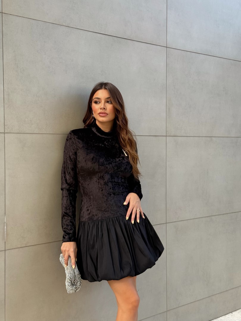 Vestido balonê preto em veludo Vestido balonê preto em veludo