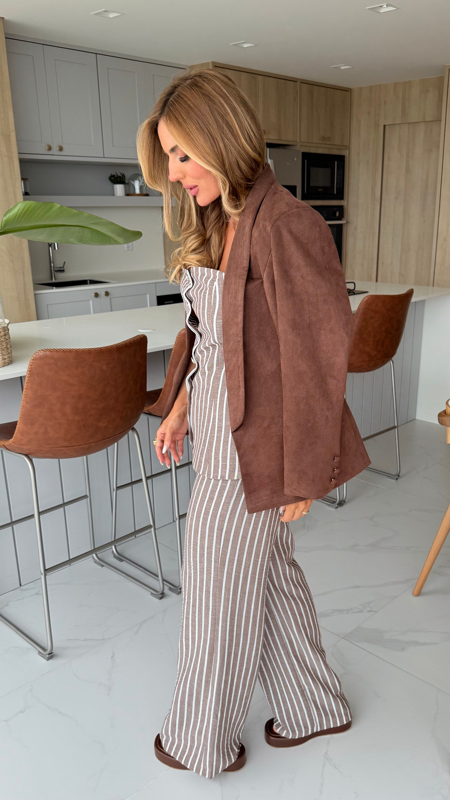 Conjunto listrado tomara que caia e calça marrom