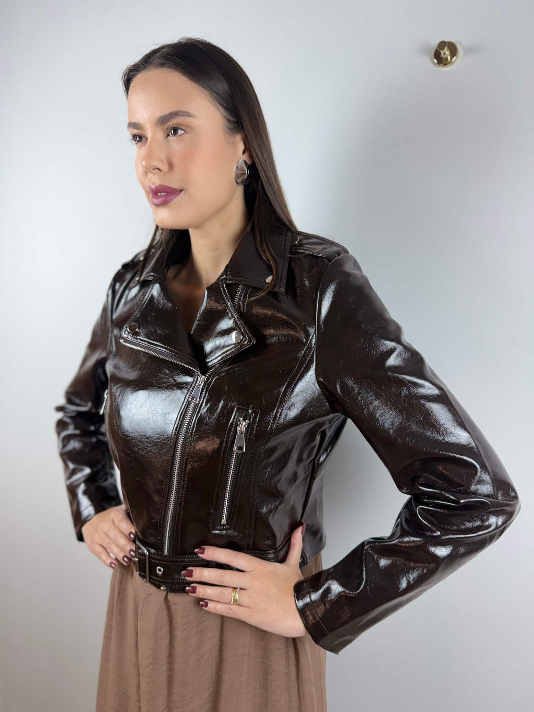 Jaqueta biker acabamento brilhante marrom Jaqueta biker acabamento brilhante marrom