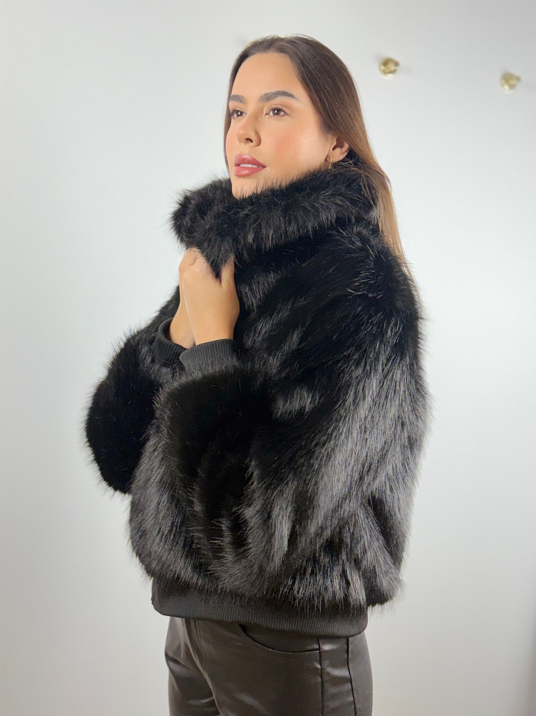 Casaco de pelo com bolsos preto Casaco de pelo com bolsos preto