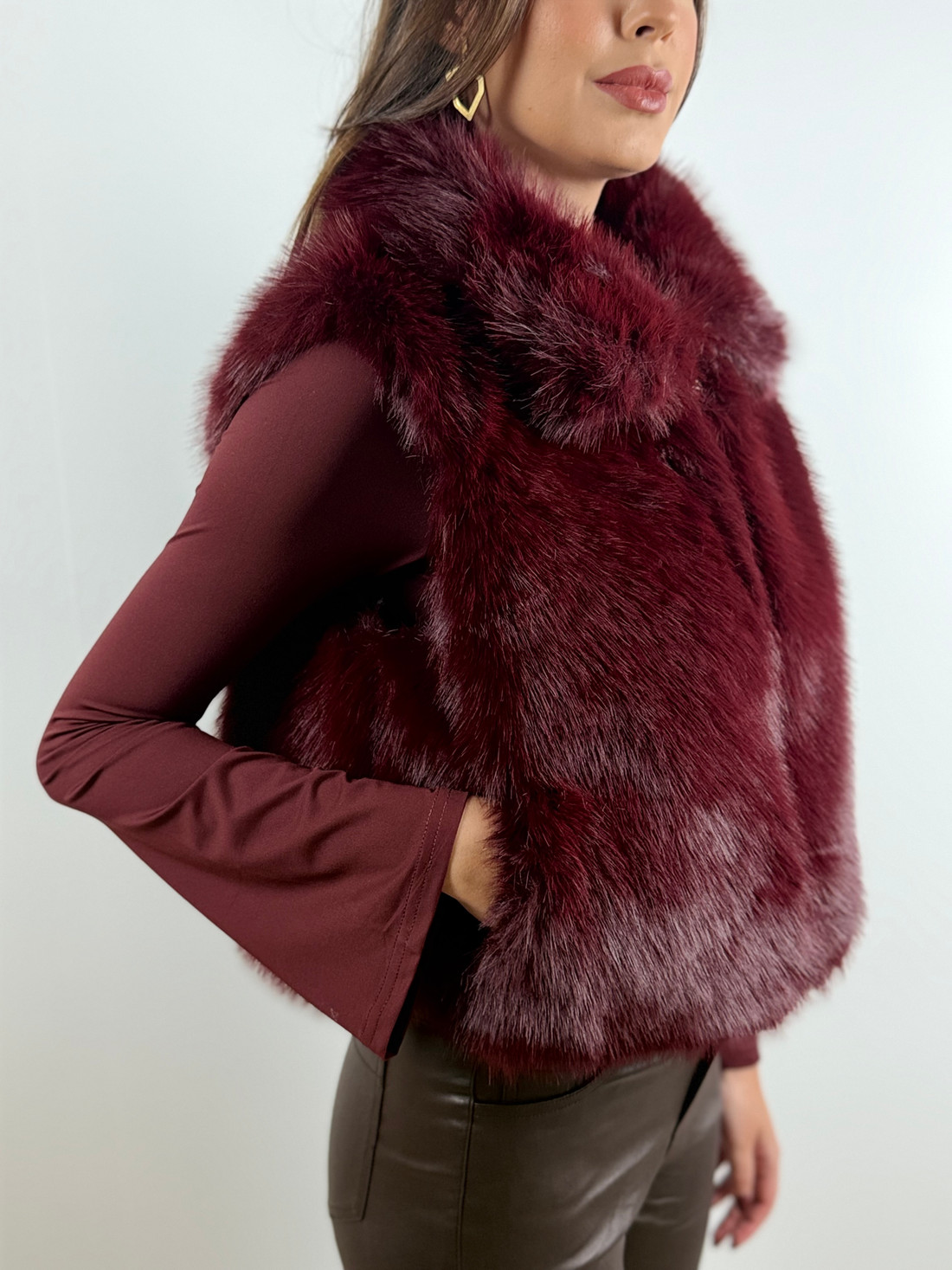 Colete de pelo com bolsos vinho Colete de pelo com bolsos vinho