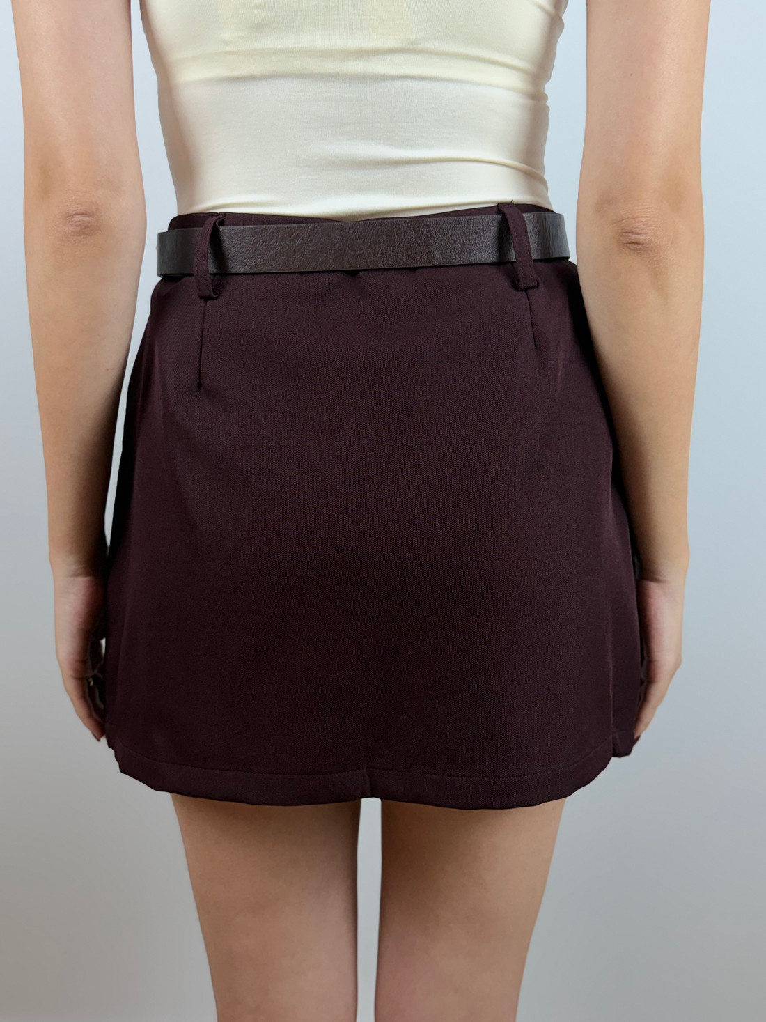 Saia curta com cinto uva Saia curta com cinto uva
