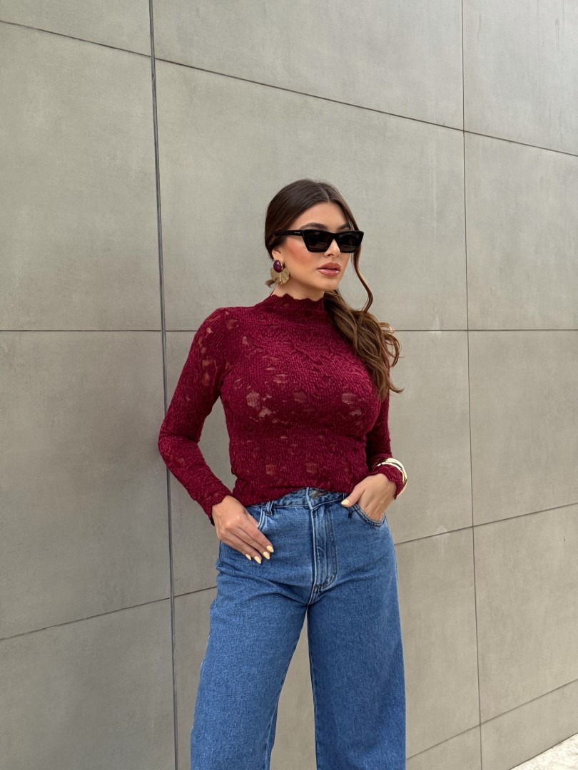 Blusa em tule com veludo vinho Blusa em tule com veludo vinho