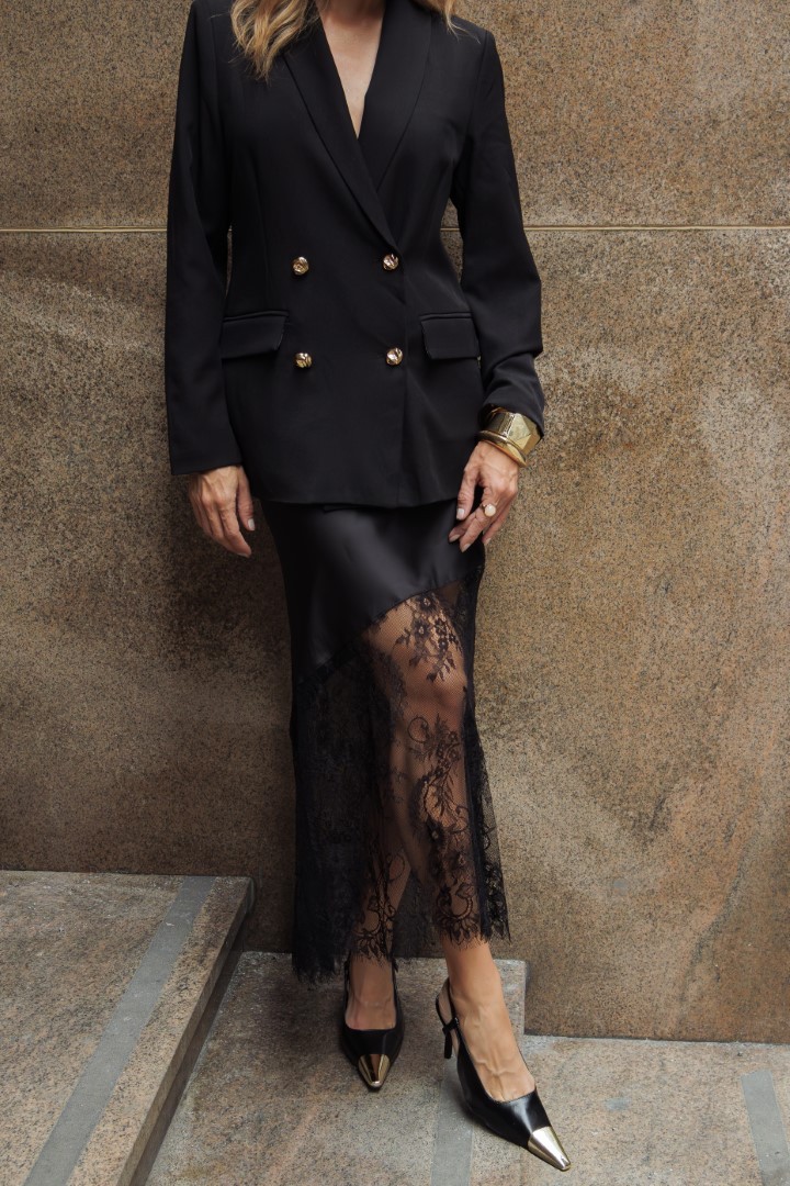 Conjunto blazer e saia detalhe de renda preto Conjunto blazer e saia detalhe de renda preto