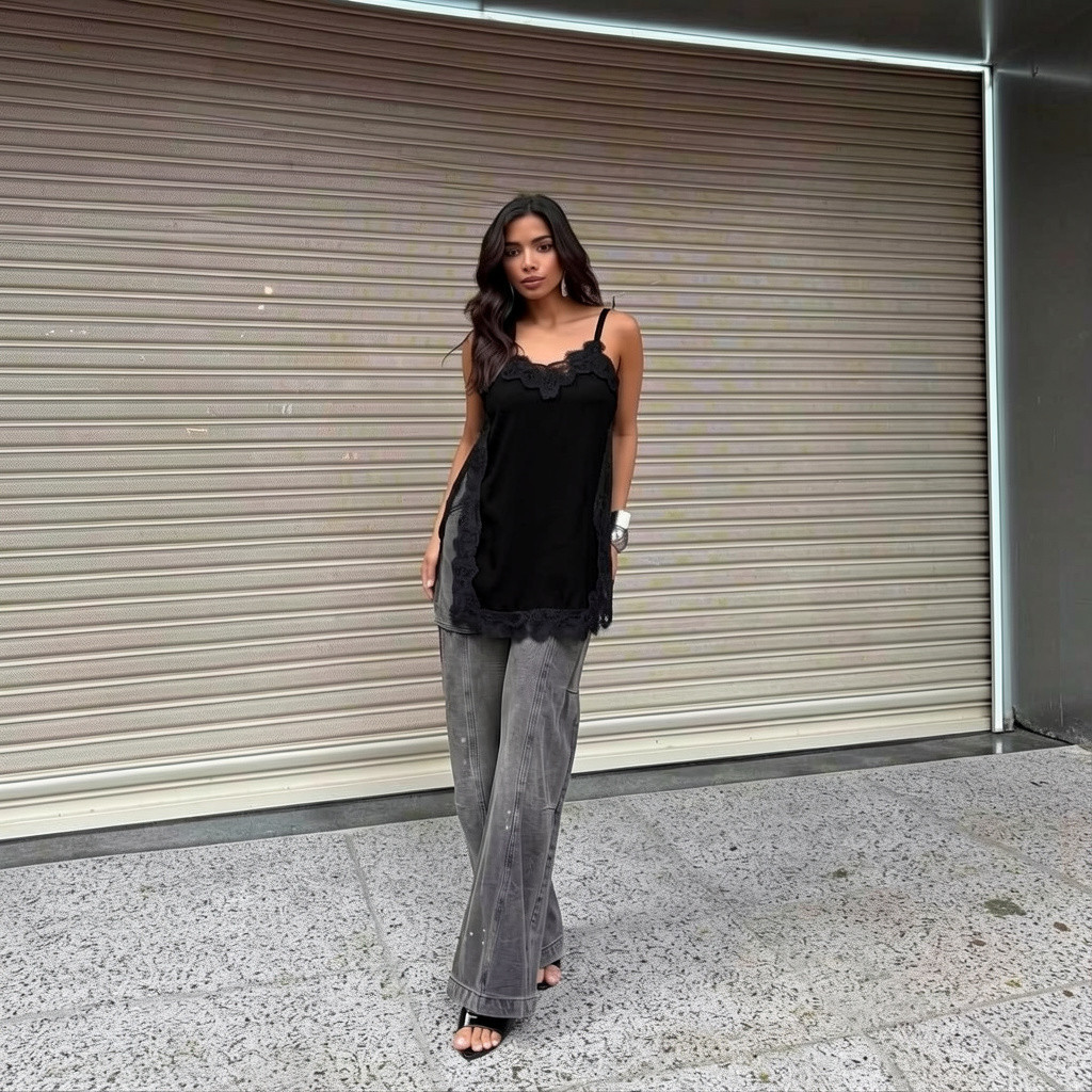 Regata cetim com detalhe em renda preto Regata cetim com detalhe em renda preto