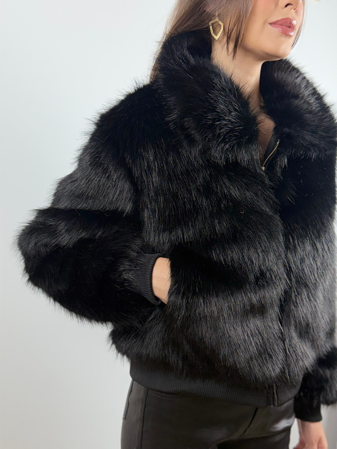 Casaco de pelo com bolsos preto Casaco de pelo com bolsos preto