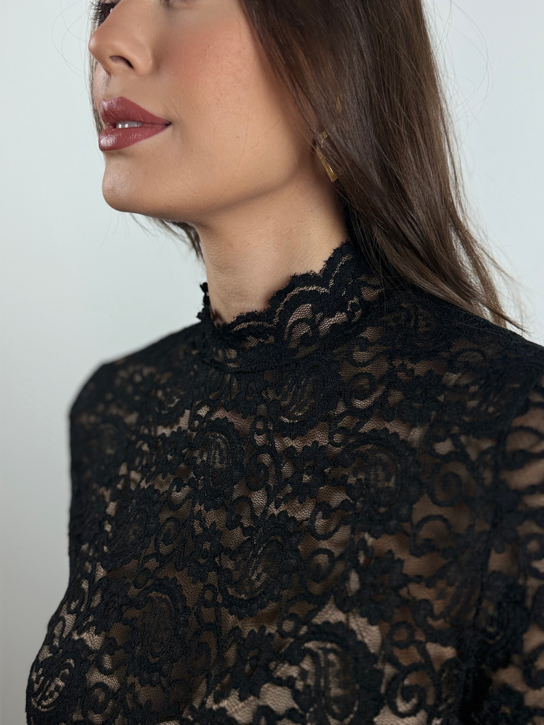 Blusa de renda manga flare preta Blusa de renda manga flare preta