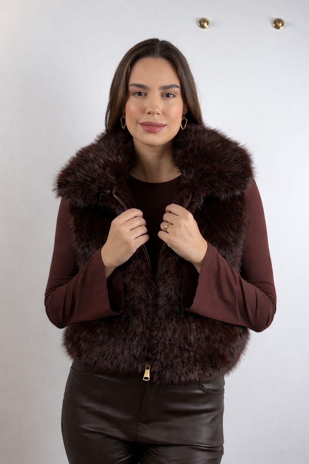 Colete de pelo com bolsos café Colete de pelo com bolsos café