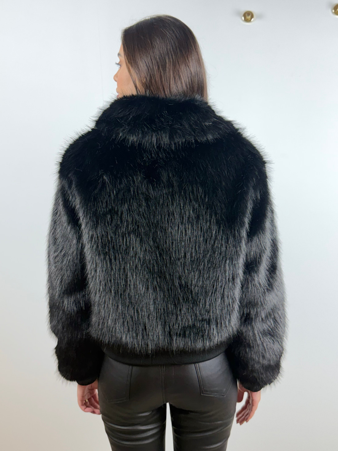 Casaco de pelo com bolsos preto Casaco de pelo com bolsos preto