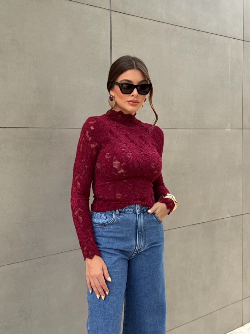 Blusa em tule com veludo vinho Blusa em tule com veludo vinho