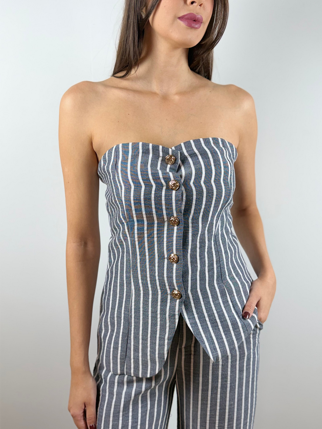 Conjunto listrado tomara que caia e calça cinza Conjunto listrado tomara que caia e calça cinza