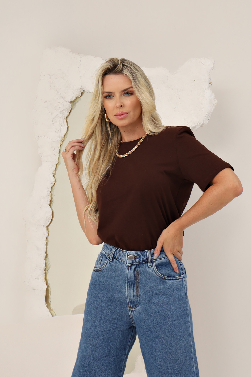 Camiseta em algodão com ombreiras Marrom Camiseta em algodão com ombreiras Marrom