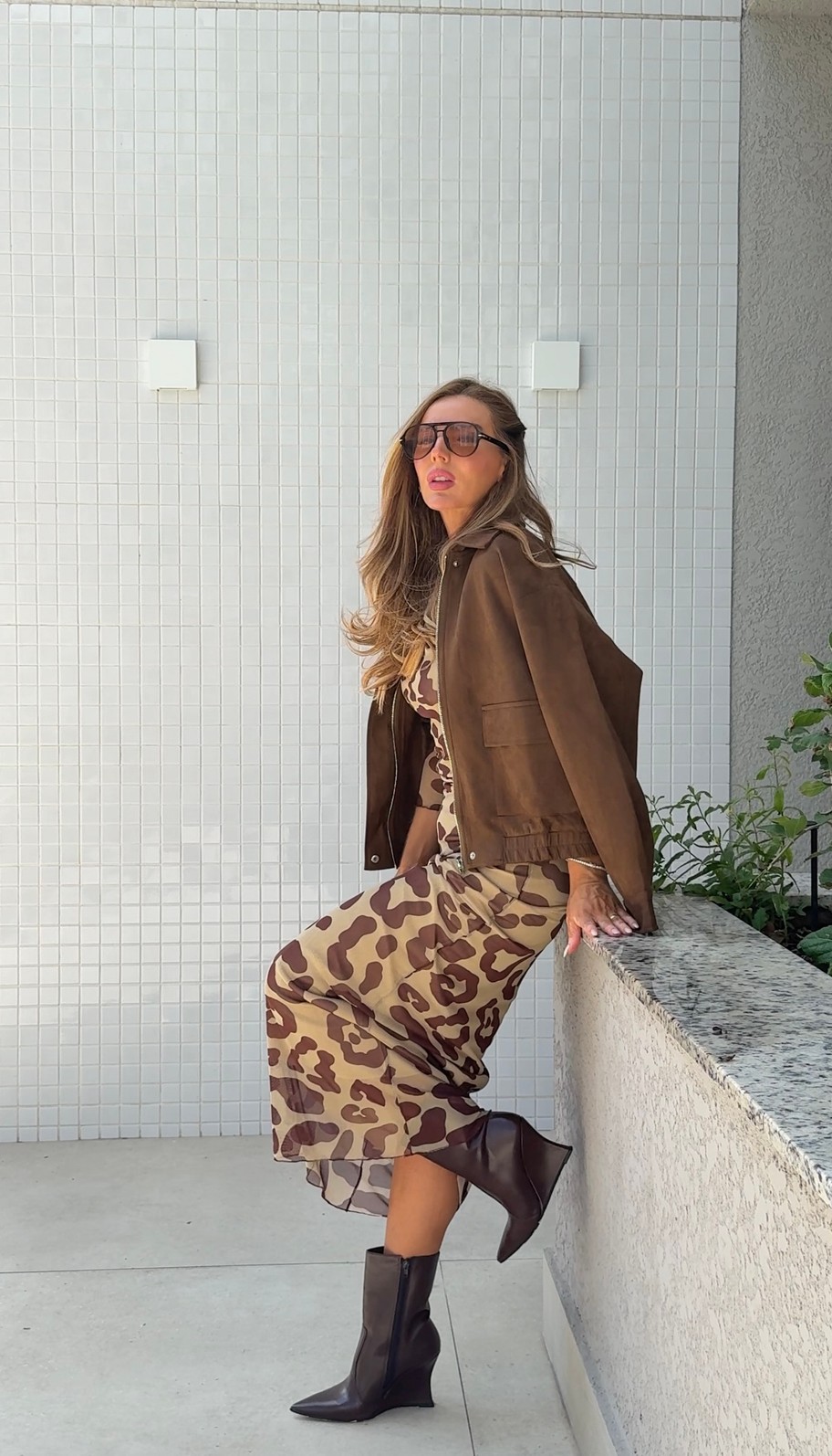 Vestido midi em tule de onça marrom Vestido midi em tule de onça marrom