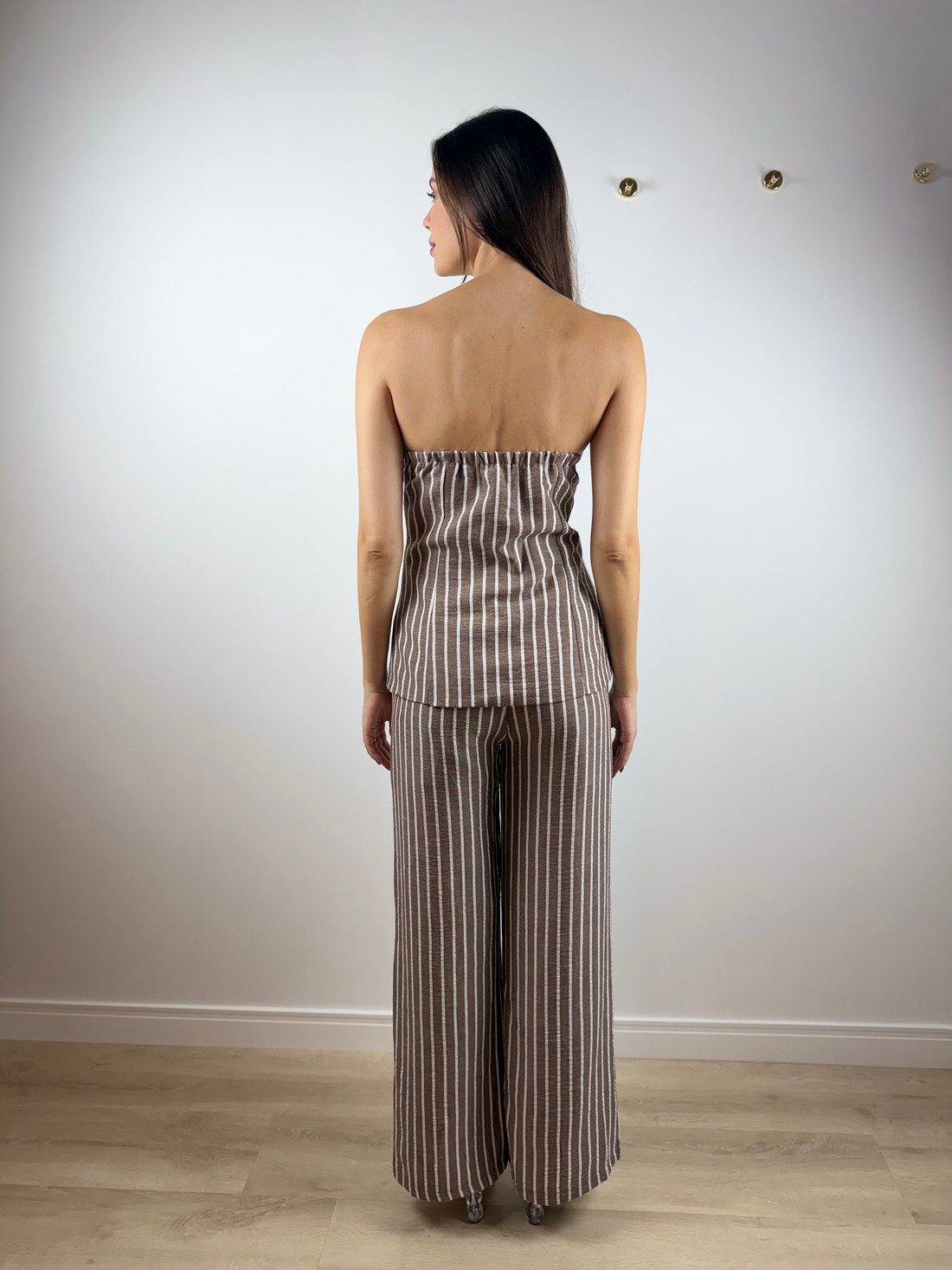 Conjunto listrado tomara que caia e calça marrom