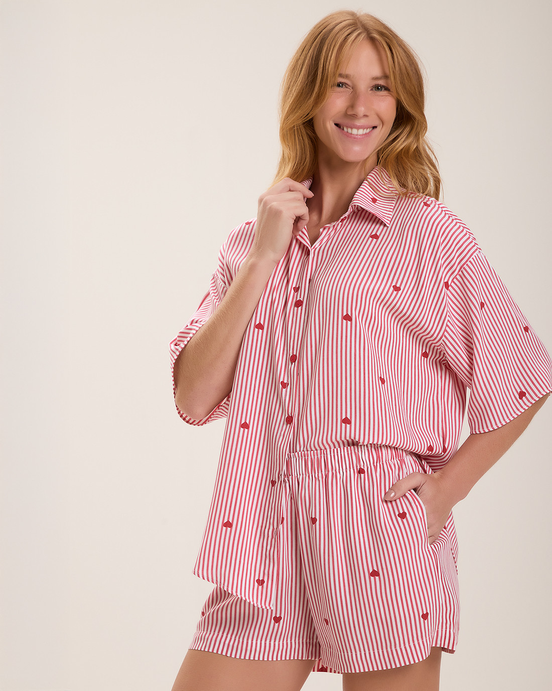 Conjunto Feminino De Abertura Manga Curta Com Shorts