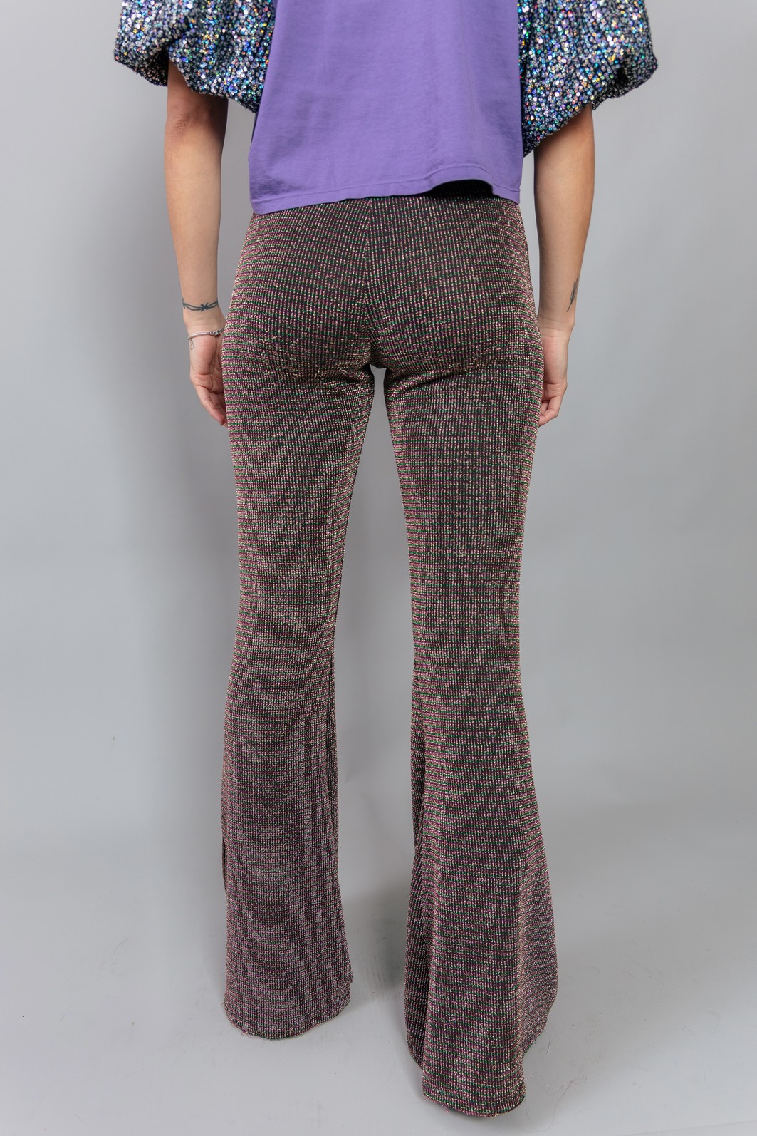 CALÇA FLARE CINTURA ALTA PRETA COM LUREX MULTICOLORIDO CALÇA FLARE CINTURA ALTA PRETA COM LUREX MULTICOLORIDO
