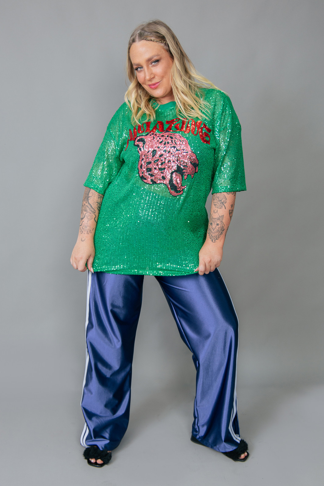 T-SHIRT VINTAGE DE PAETÊS VERDE COM BORDADO FRENTE AMAZING T-SHIRT VINTAGE DE PAETÊS VERDE COM BORDADO FRENTE AMAZING