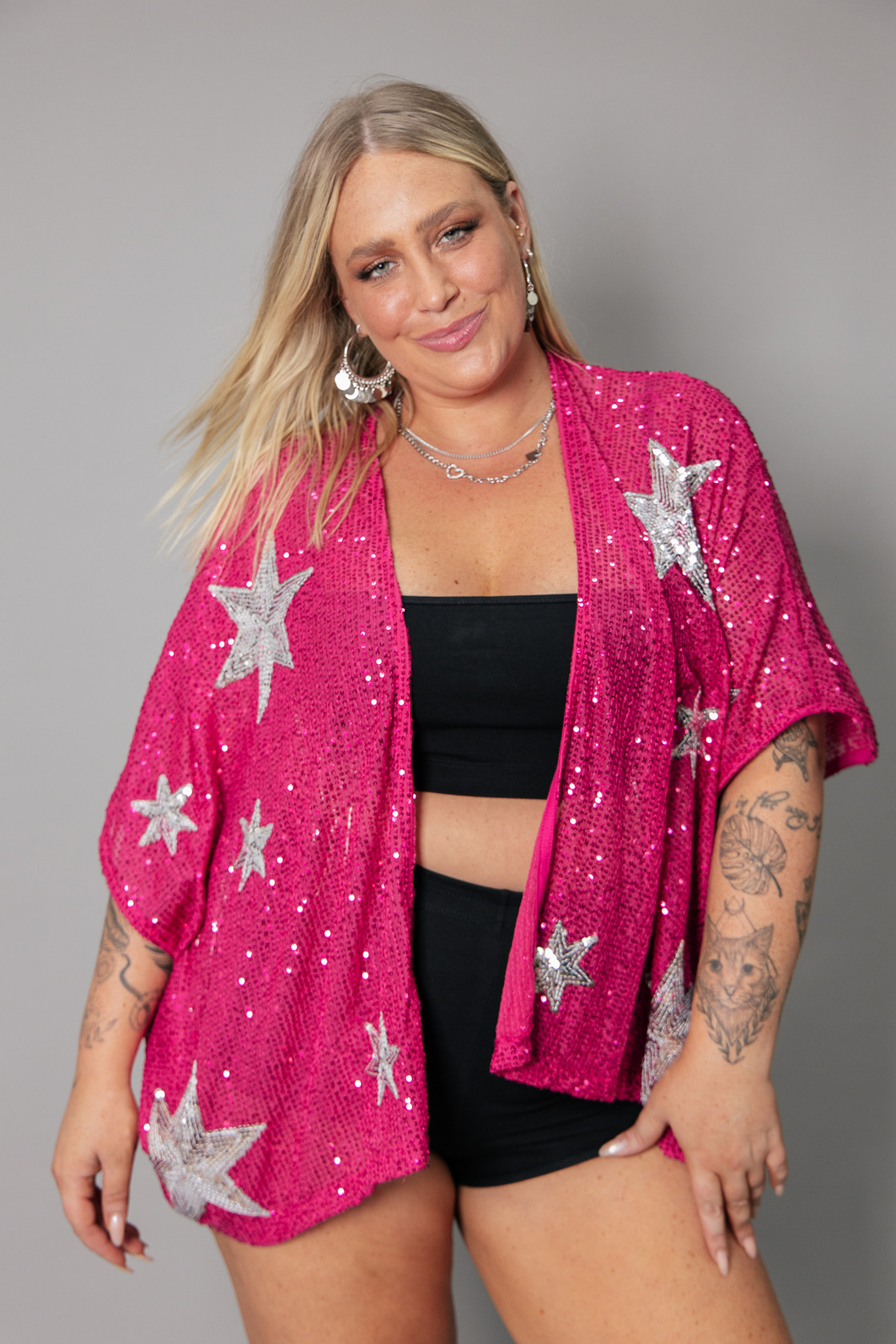 KIMONO DE PAETÊ ROSA COM BORDADO ESTRELAS PRATA