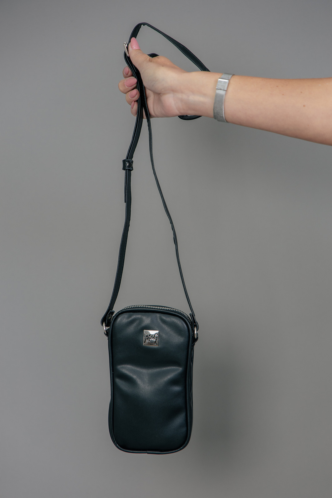 BOLSA PORTA CELULAR PRETA BOLSA PORTA CELULAR PRETA