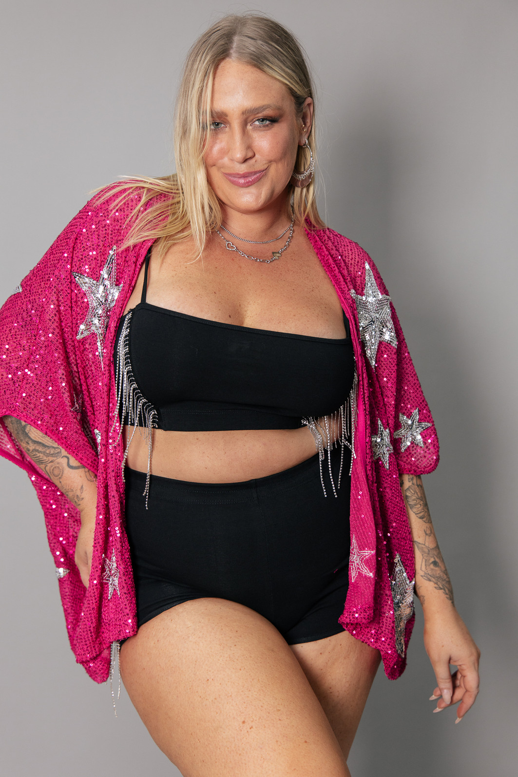 KIMONO DE PAETÊ ROSA COM BORDADO ESTRELAS PRATA