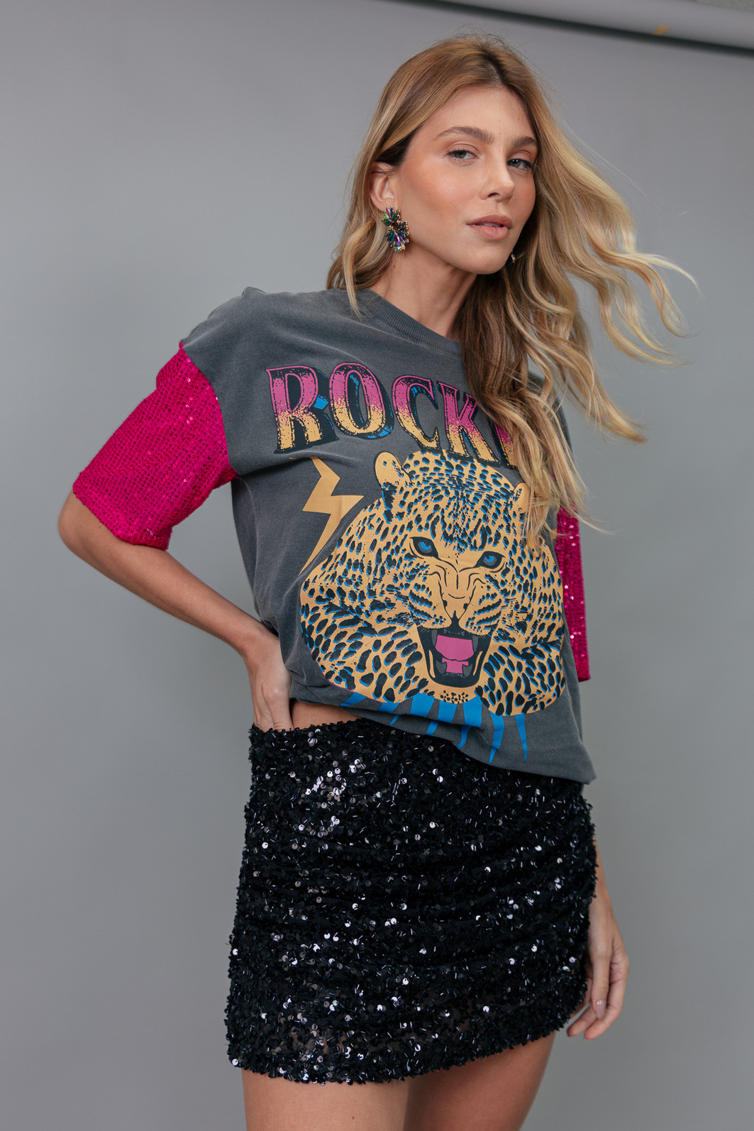 SHORT SAIA COM FRANZIDO DE PAETÊ PRETO