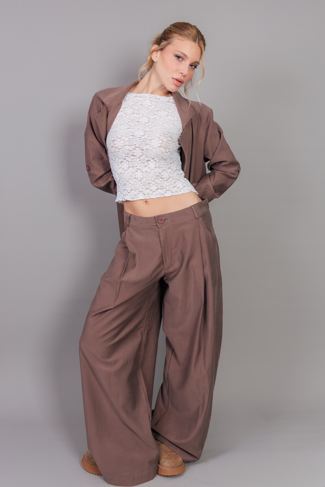 CALÇA ALFAIATARIA CINTURA BAIXA MARROM CALÇA ALFAIATARIA CINTURA BAIXA MARROM