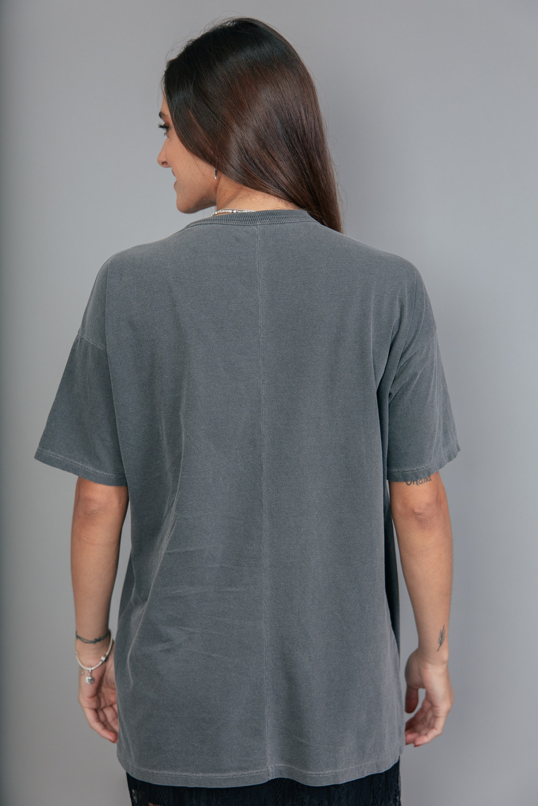 CAMISETA T-SHIRT OVERSIZED CHUMBO COM DECOTE NEVER GIVE UP