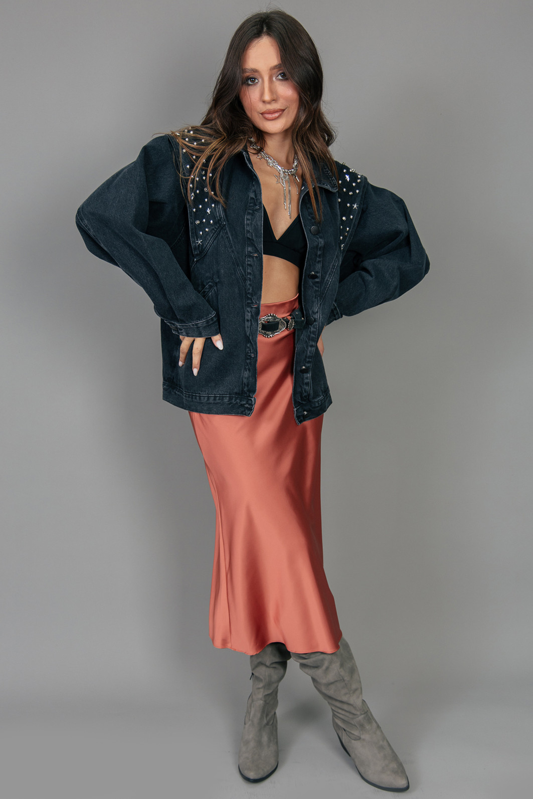 JAQUETA PRETA OVERSIZED 80S COM APLIQUES JAQUETA PRETA OVERSIZED 80S COM APLIQUES