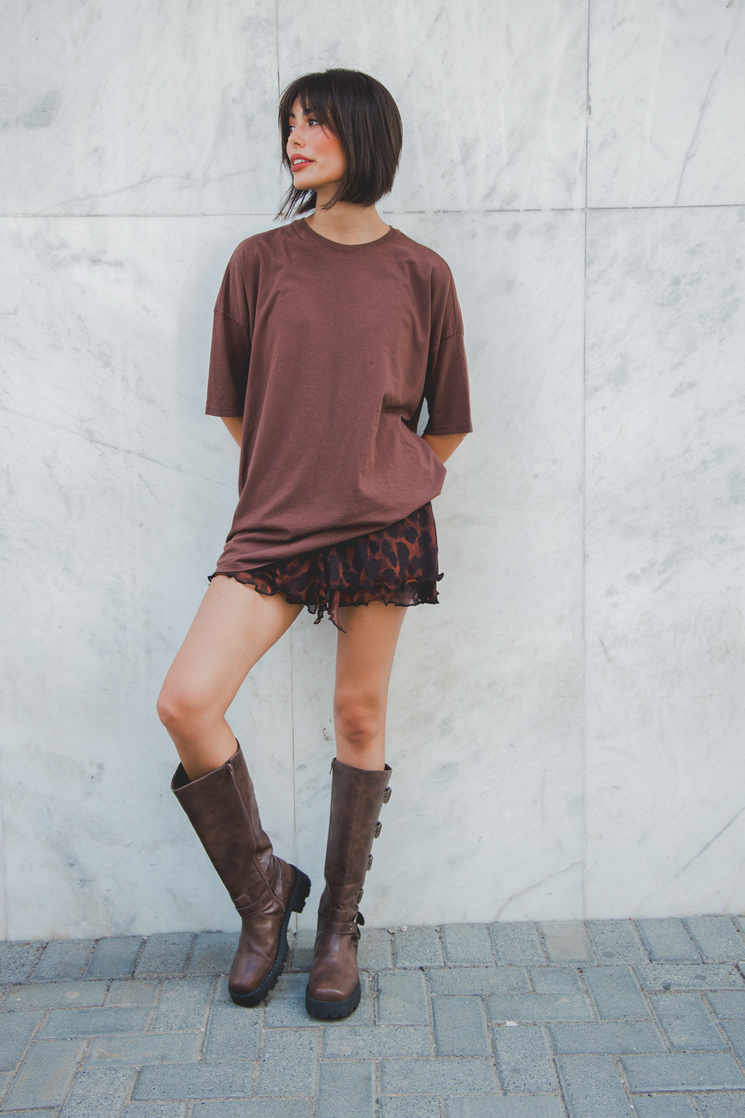 T-SHIRT OVERSIZED MARROM LISA BÁSICA