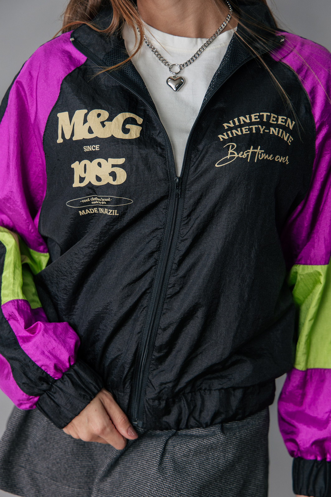 JAQUETA ESPORTIVA COM RECORTES COLORIDA NINETEEN