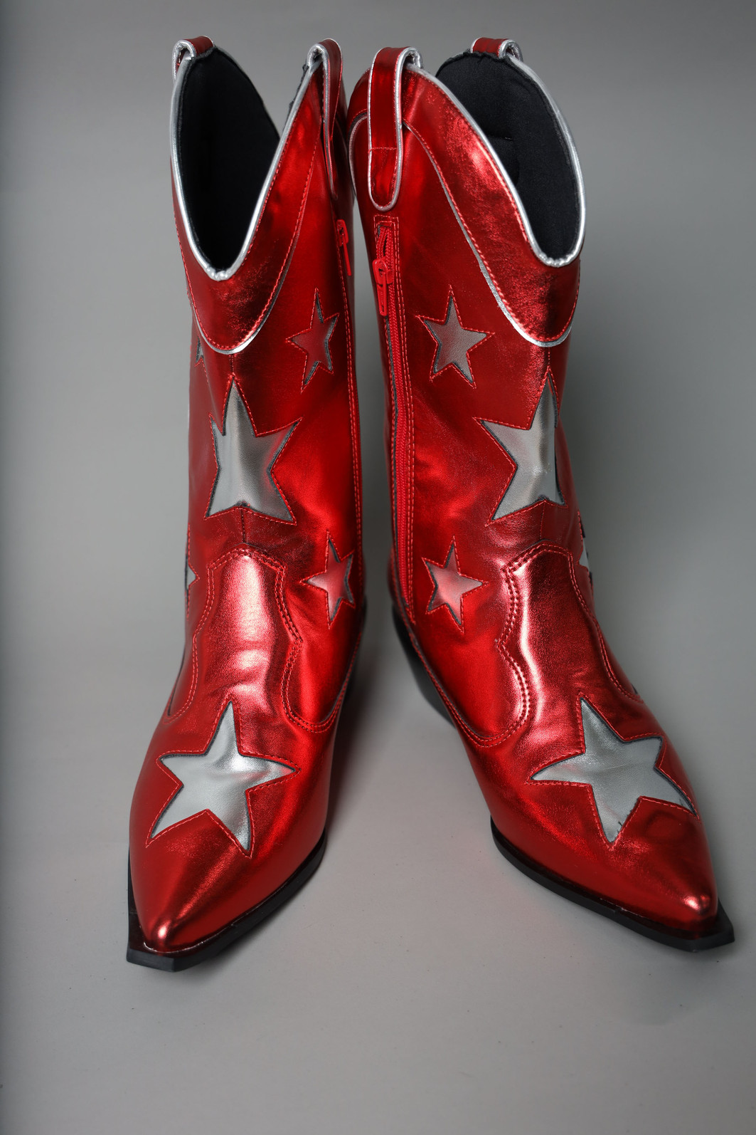 BOTA WESTERN METALIZADA VERMELHA COM ESTRELAS PRATA BOTA WESTERN METALIZADA VERMELHA COM ESTRELAS PRATA