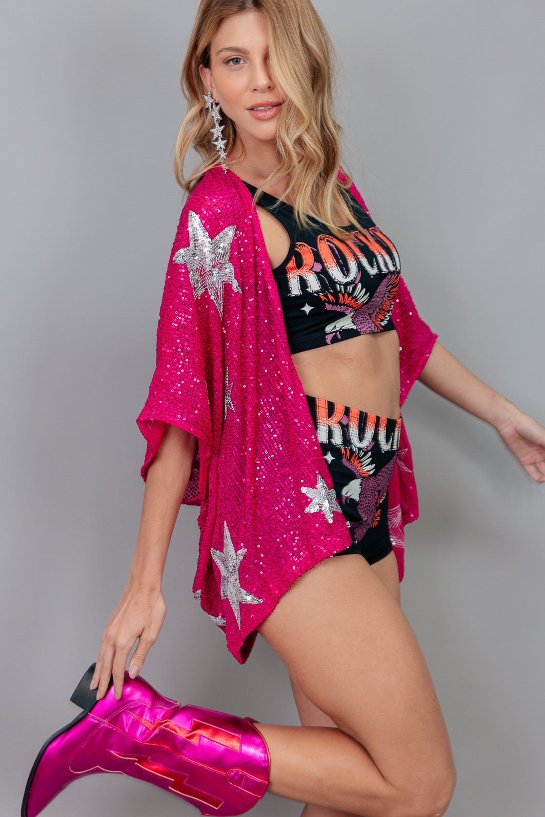 KIMONO DE PAETÊ ROSA COM BORDADO ESTRELAS PRATA