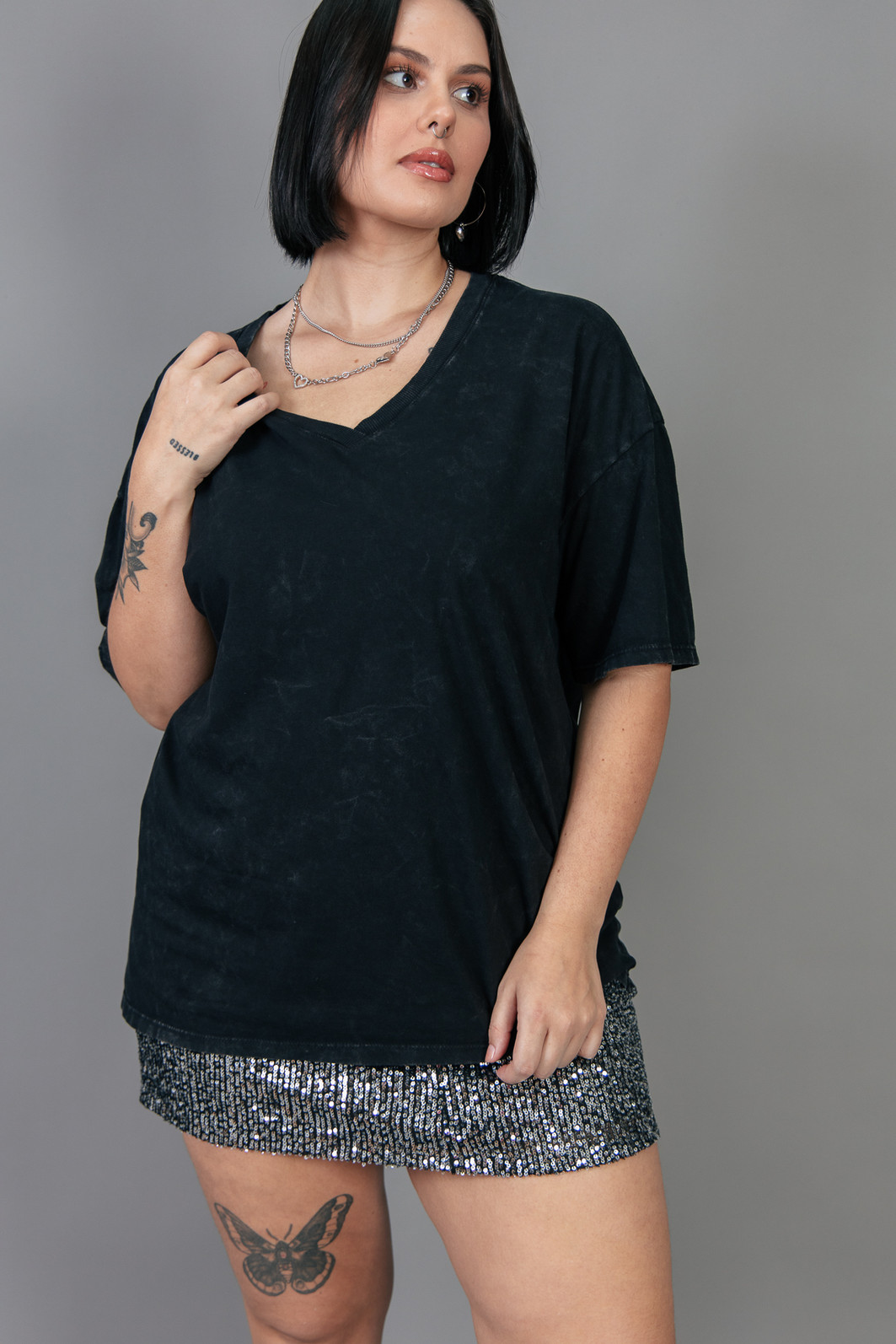 T-SHIRT VINTAGE DECOTE V BÁSICA ESTONADA