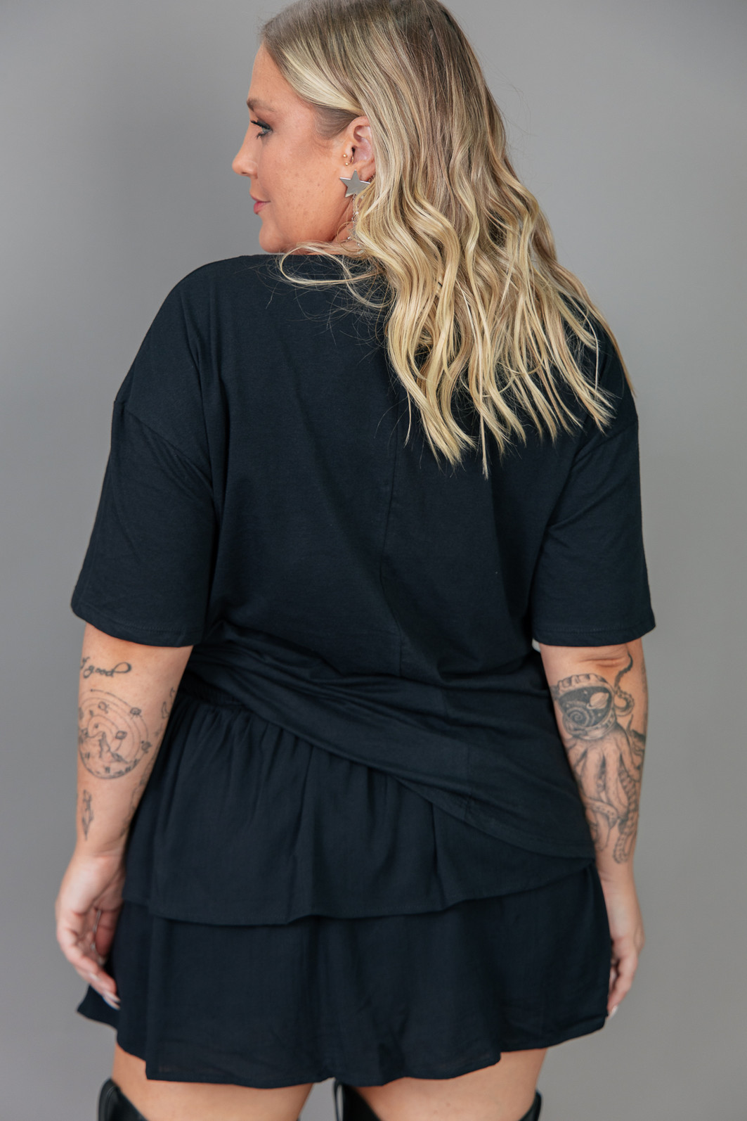 T-SHIRT VINTAGE PRETA DECOTE V COM CORRENTES EAGLE T-SHIRT VINTAGE PRETA DECOTE V COM CORRENTES EAGLE