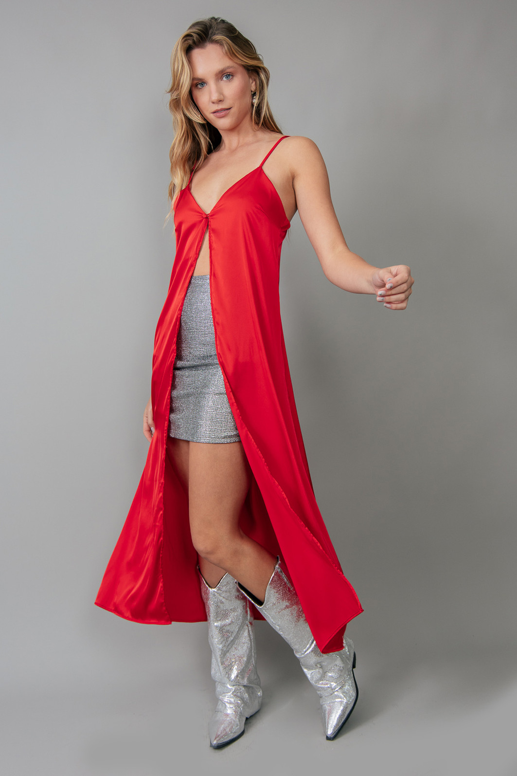 SAIA TECIDO METALIZADO PRATA COM FRANZIDO NAS LATERAIS SAIA TECIDO METALIZADO PRATA COM FRANZIDO NAS LATERAIS