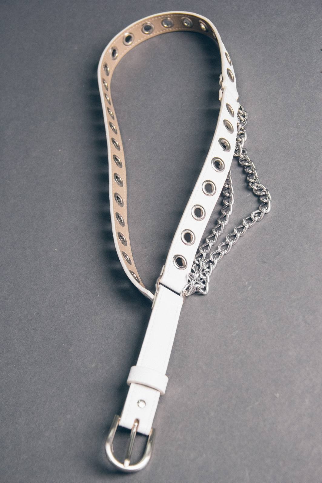 CINTO BRANCO COM ILHOSES E CORRENTE CINTO BRANCO COM ILHOSES E CORRENTE