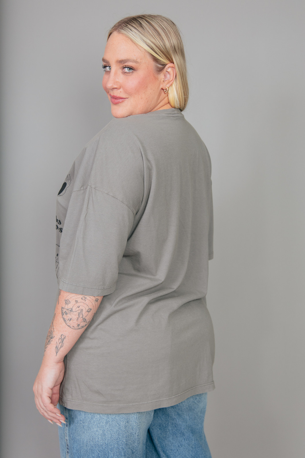 CAMISETA T-SHIRT VINTAGE CINZA BLESS MY CHOICES