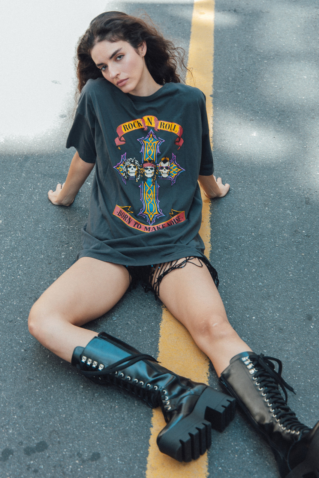CAMISETA T-SHIRT OVERSIZED CINZA ROCK N GUNS CAMISETA T-SHIRT OVERSIZED CINZA ROCK N GUNS