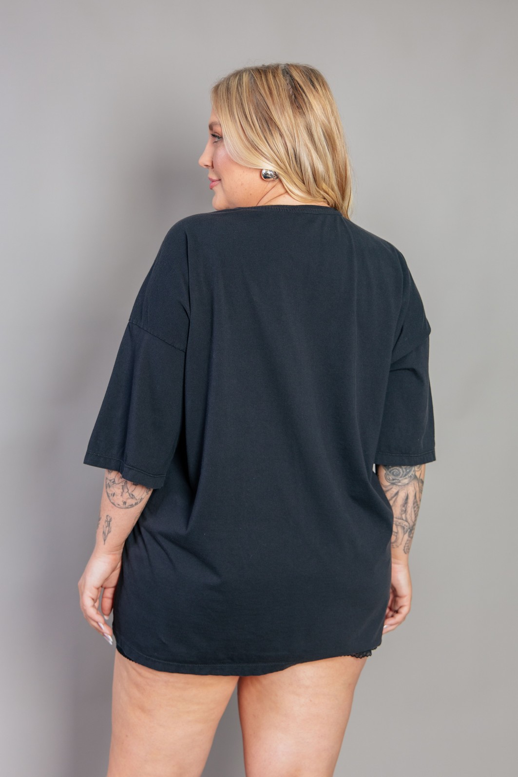 KIT 3 CAMISETAS BÁSICAS OVERSIZED