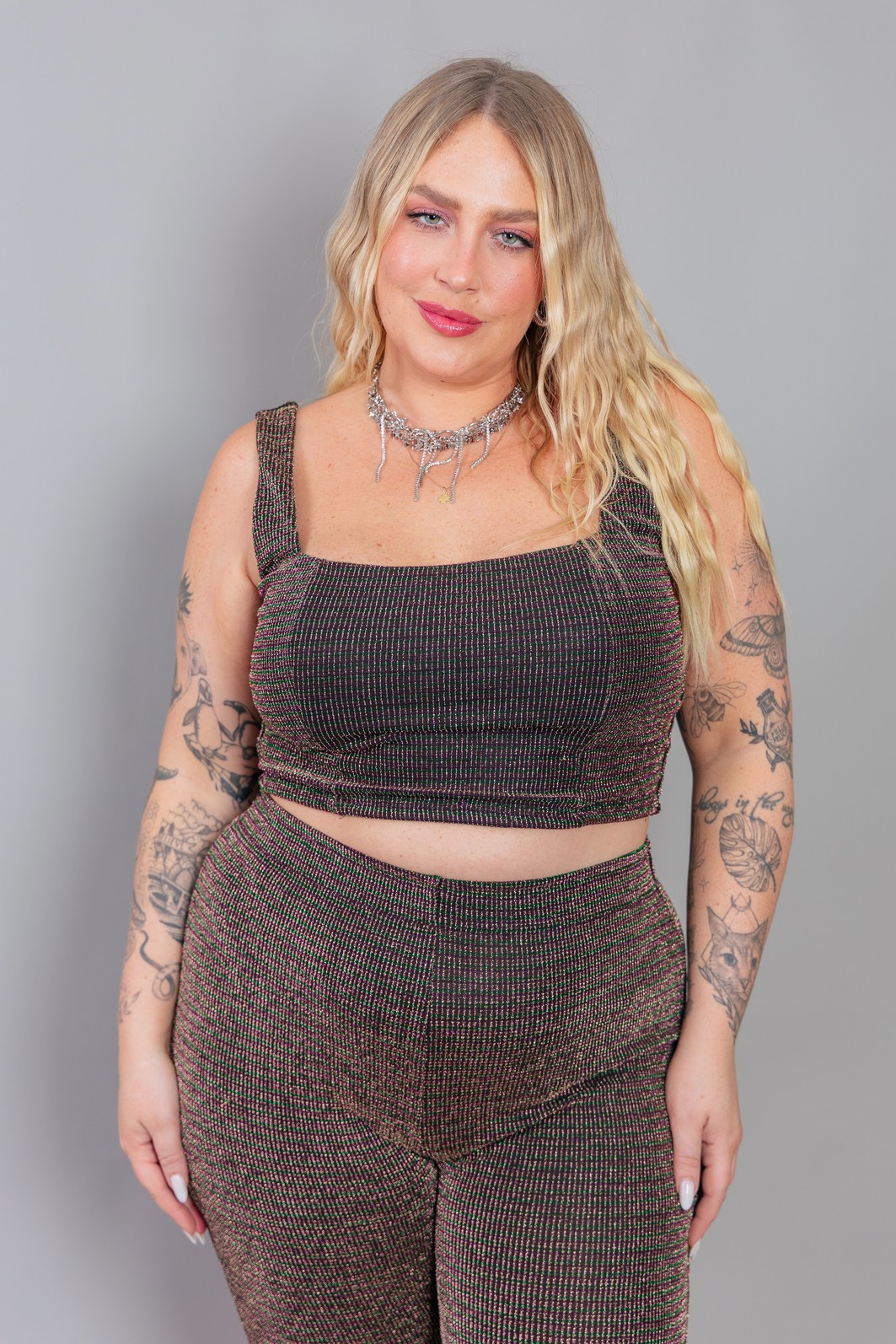 TOP COM RECORTES PRETO COM LUREX MULTICOLORIDOS TOP COM RECORTES PRETO COM LUREX MULTICOLORIDOS