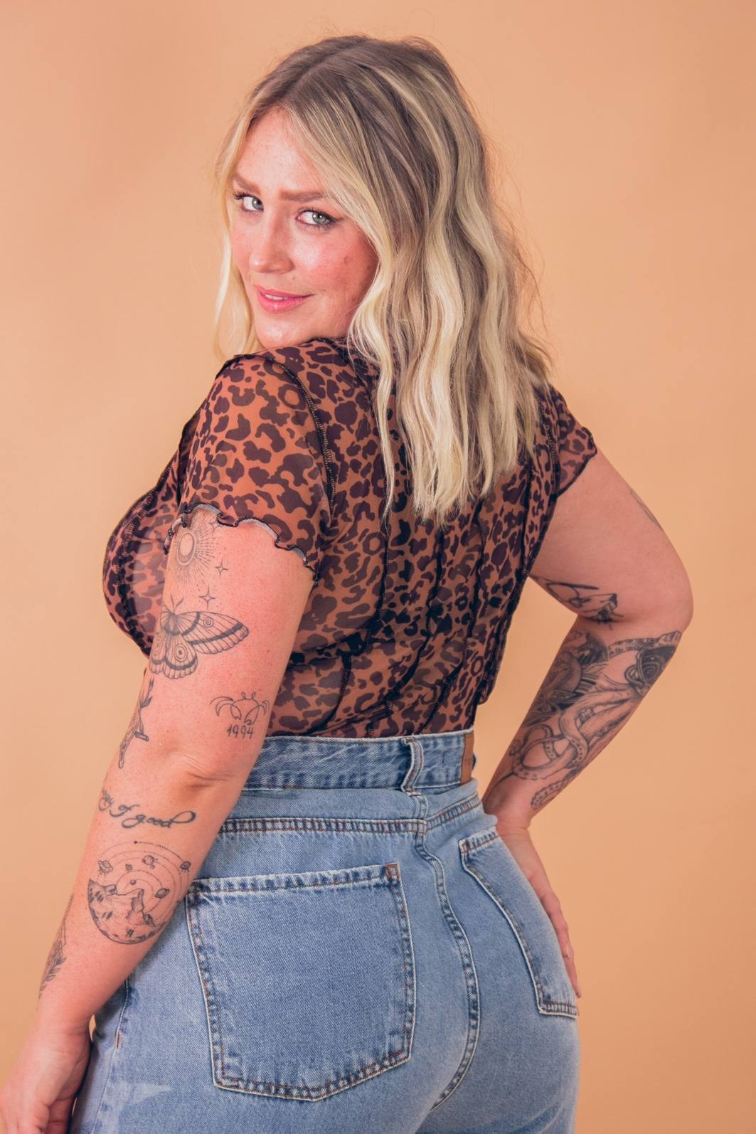 CROPPED COM RECORTES DE TULE CROPPED COM RECORTES DE TULE