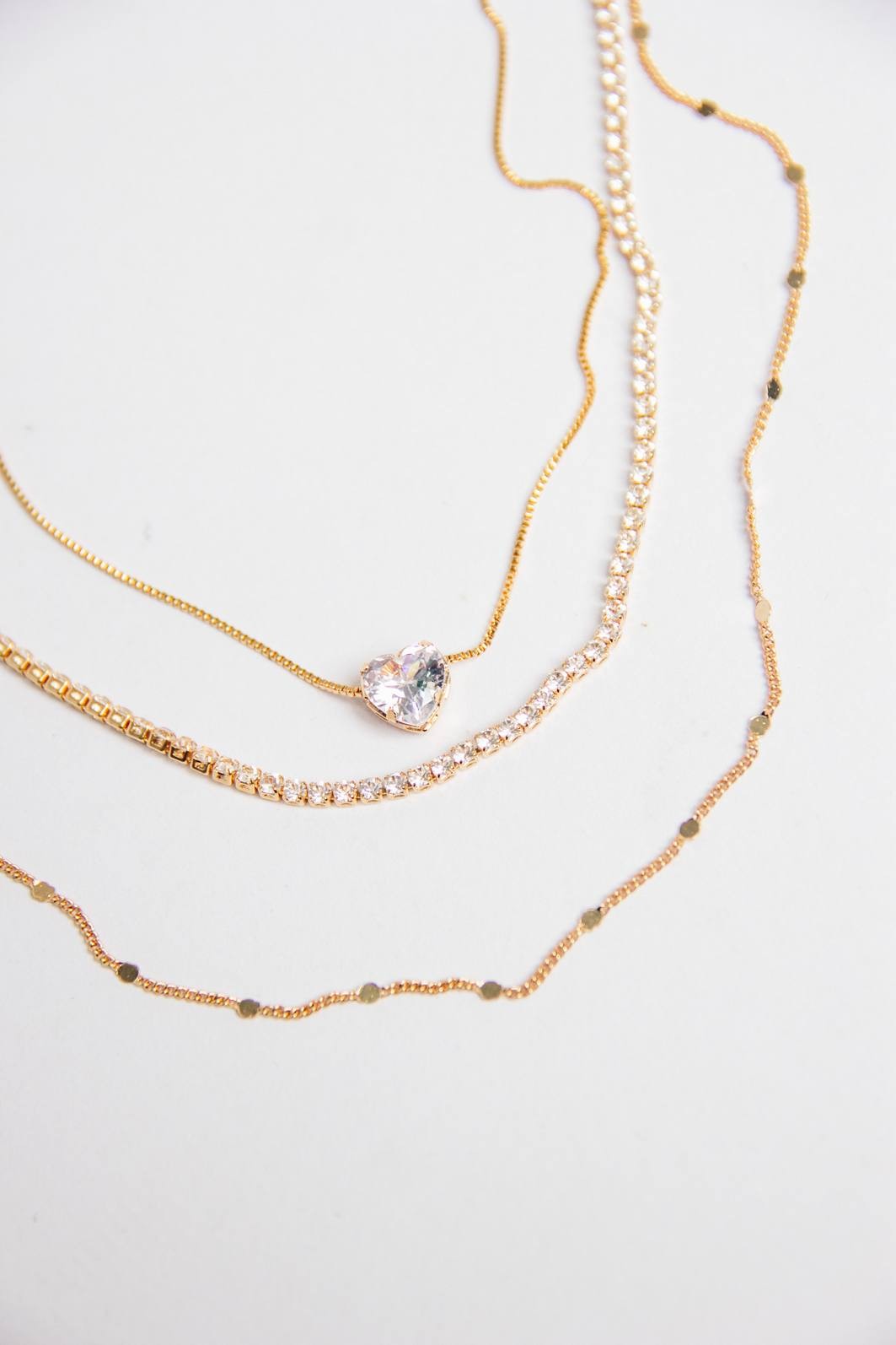 KIT 3 COLARES DOURADOS COM CORAÇÃO