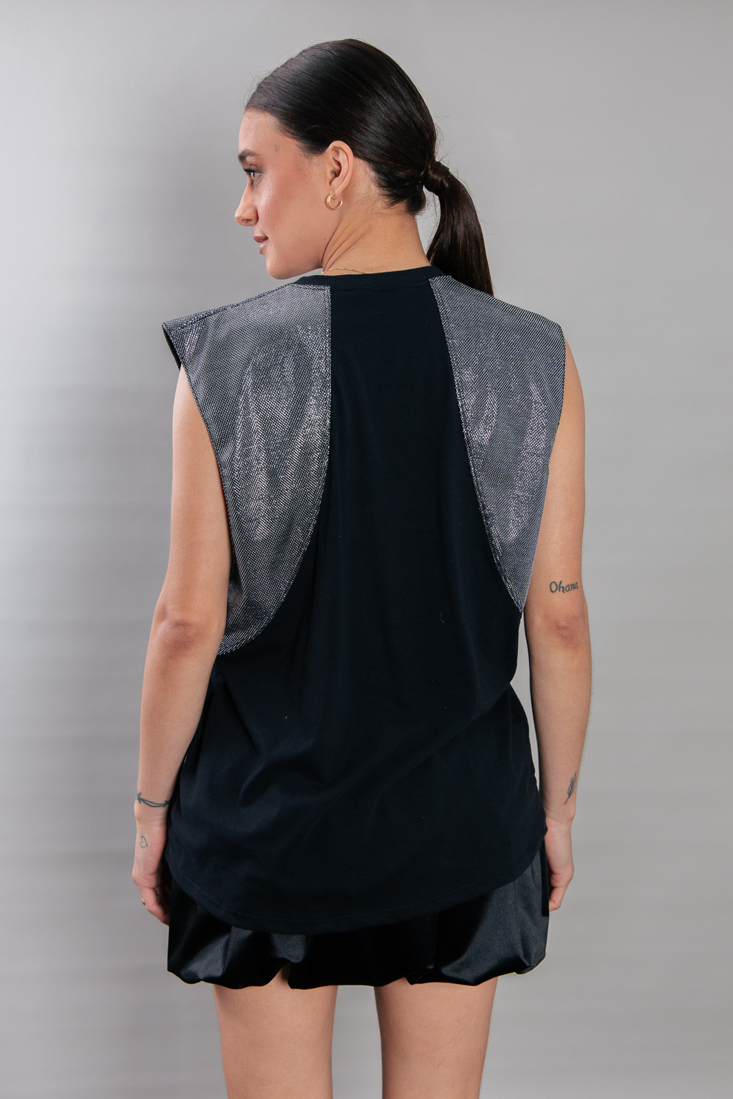 REGATA MACHÃO COM RECORTE OMBROS PRATA GRATEFULLY REGATA MACHÃO COM RECORTE OMBROS PRATA GRATEFULLY