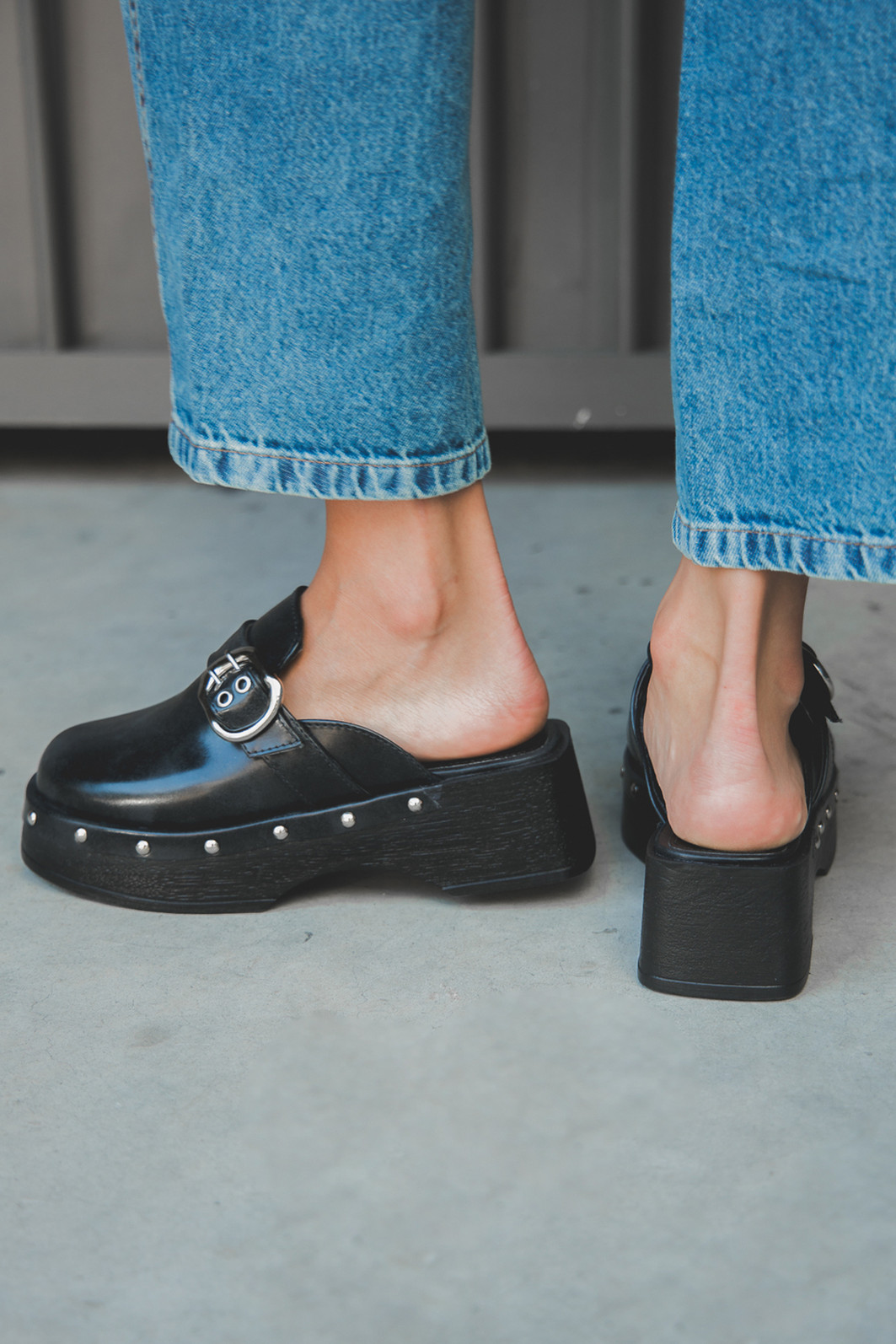 CLOG PLATAFORMA COM FIVELA PRETO