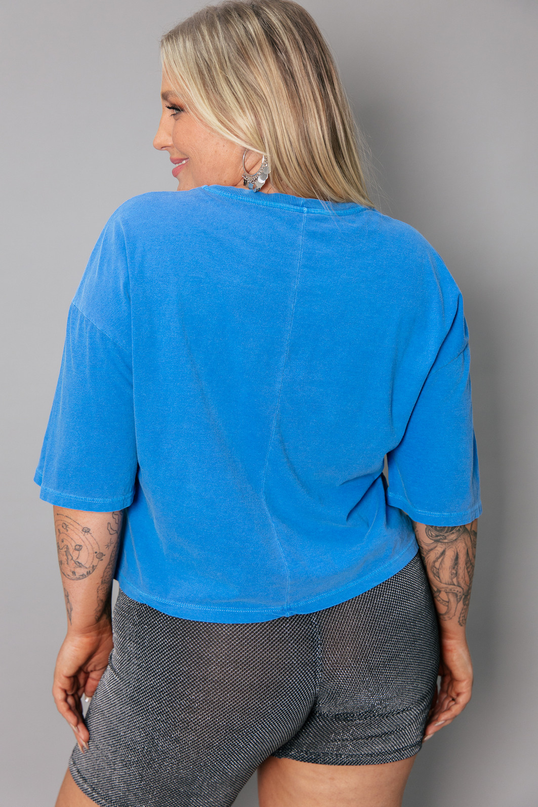 T-SHIRT VINTAGE AZUL COM CORTES A LASER RULER T-SHIRT VINTAGE AZUL COM CORTES A LASER RULER