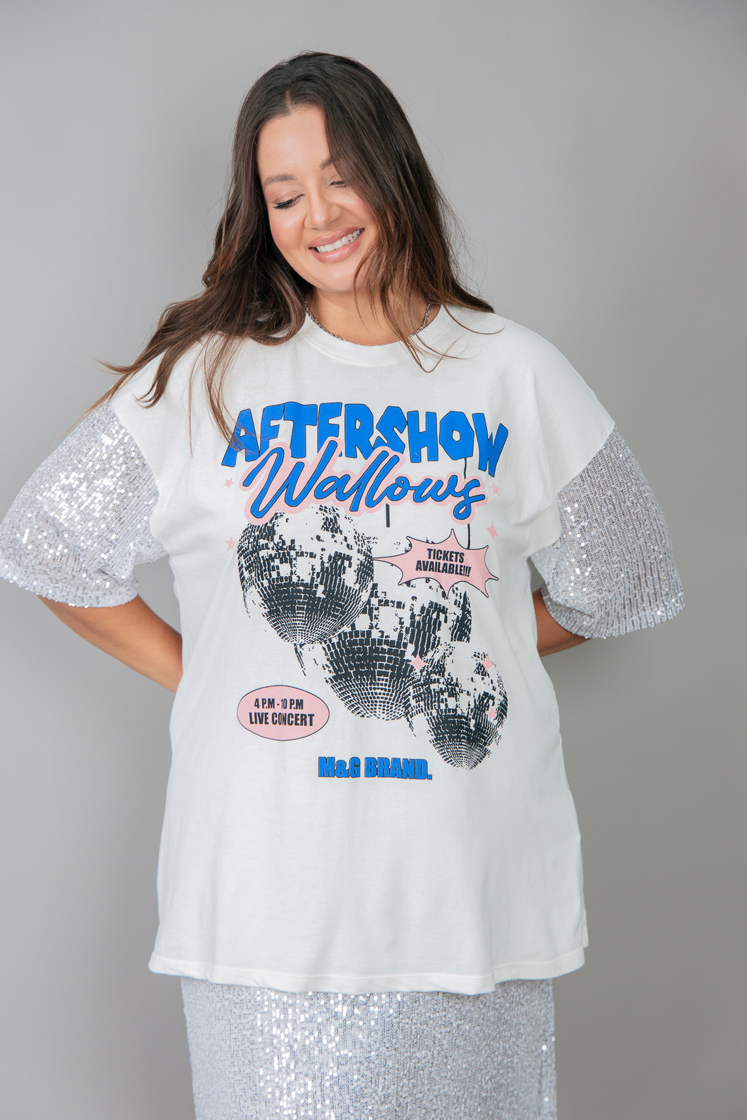 CAMISETA T-SHIRT VINTAGE OFF COM MANGAS DE PAETÊ PRATA CAMISETA T-SHIRT VINTAGE OFF COM MANGAS DE PAETÊ PRATA