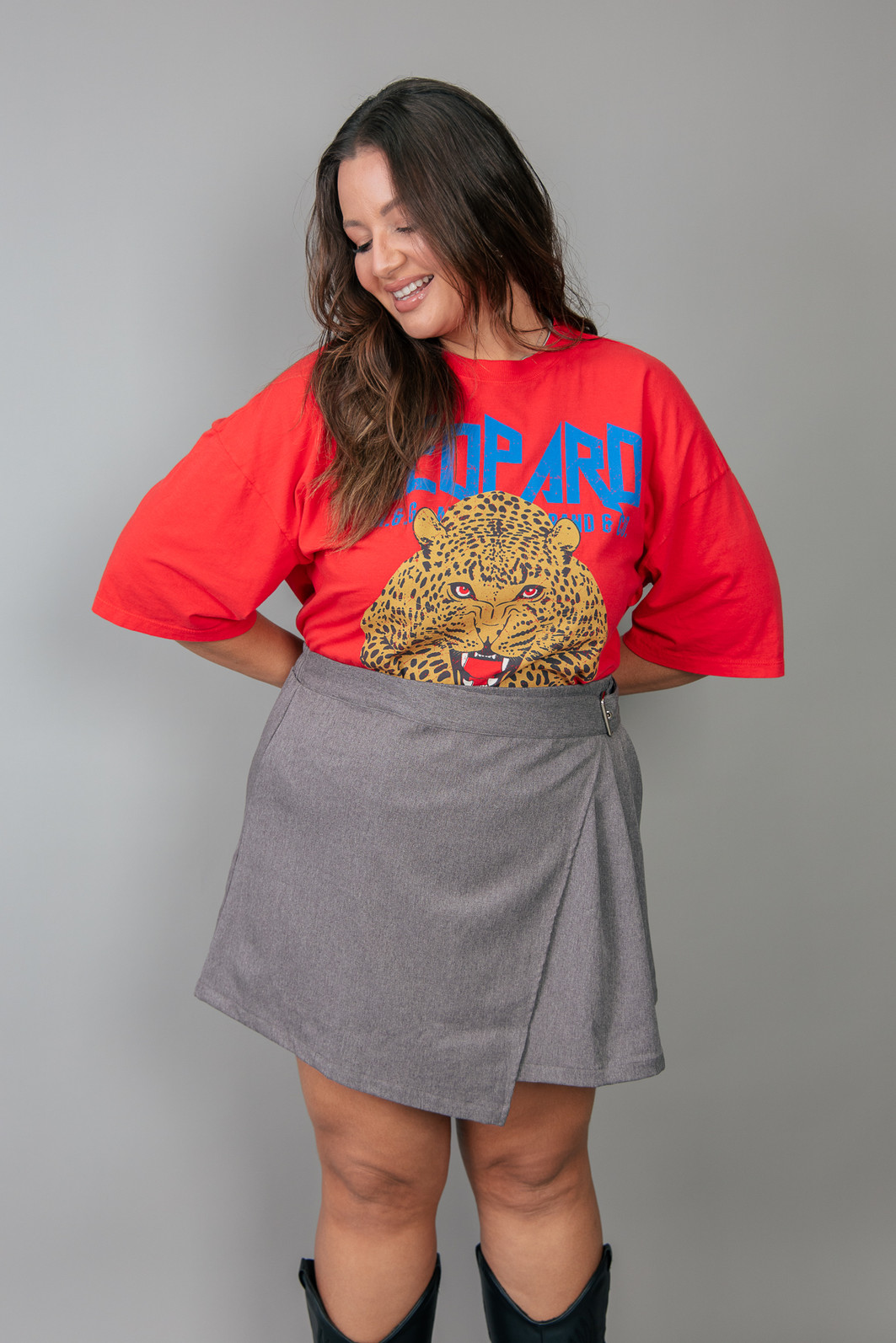 SAIA CINZA COM ILHOSES E FIVELAS SAIA CINZA COM ILHOSES E FIVELAS