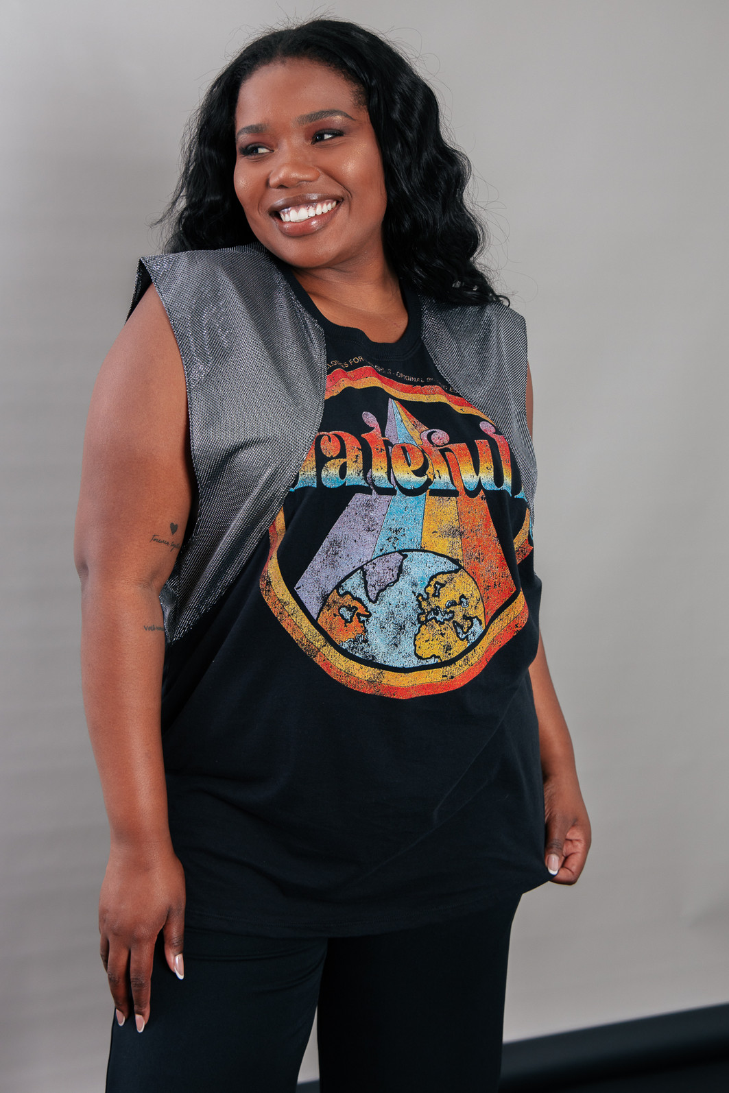 REGATA MACHÃO COM RECORTE OMBROS PRATA GRATEFULLY REGATA MACHÃO COM RECORTE OMBROS PRATA GRATEFULLY