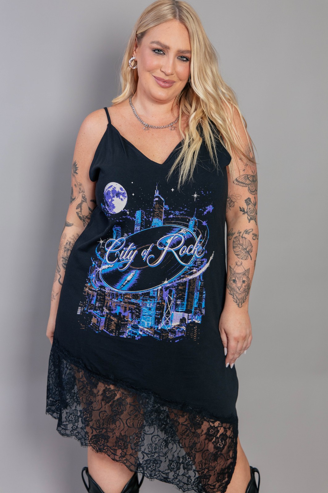 VESTIDO DE ALCINHA PRETO COM RENDA CITY OF ROCK VESTIDO DE ALCINHA PRETO COM RENDA CITY OF ROCK